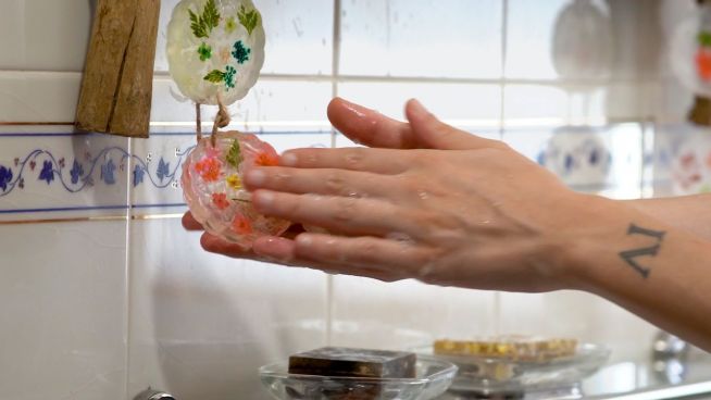DIY Seife mit getrockneten Blüten